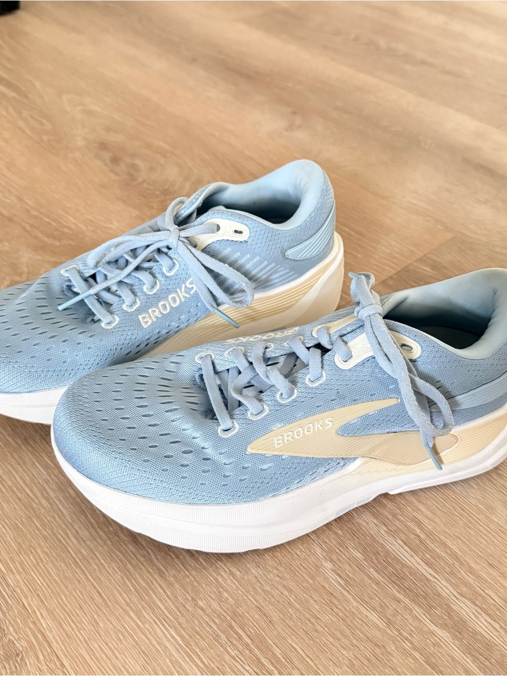 Brooks Women’s Ghost 17 Shoes Size 8.5
